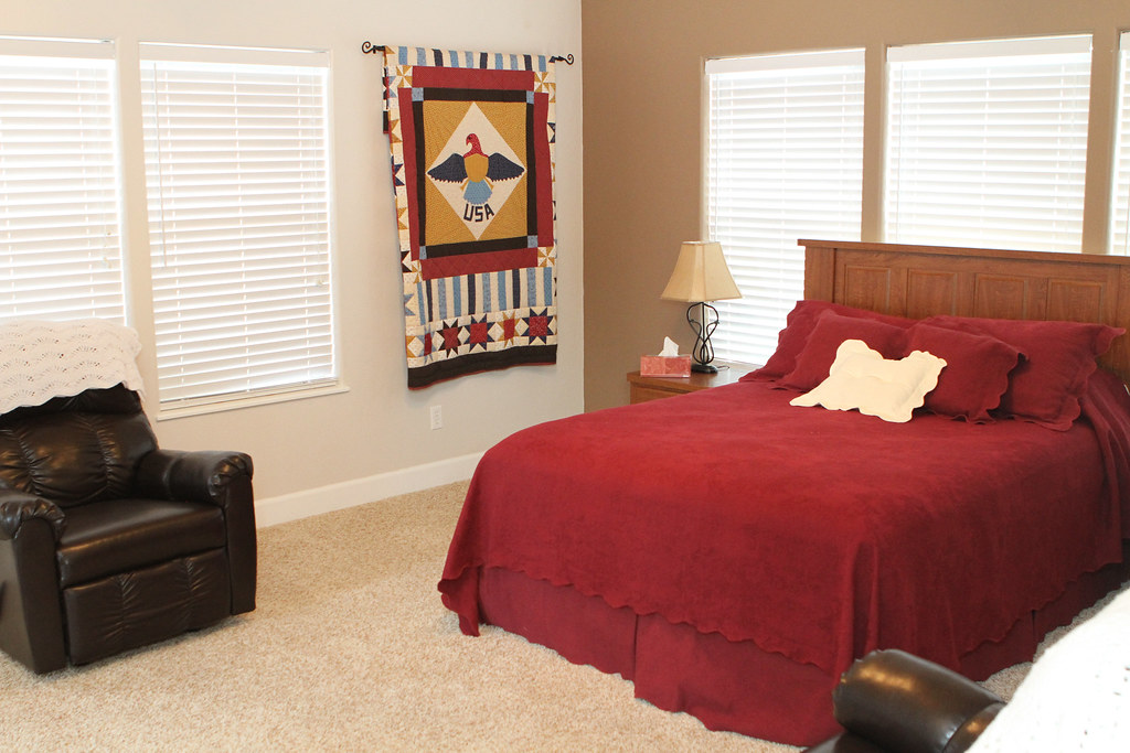 10IMG_2005 Master Bedroom queen bed and rollaway twin bed… Flickr