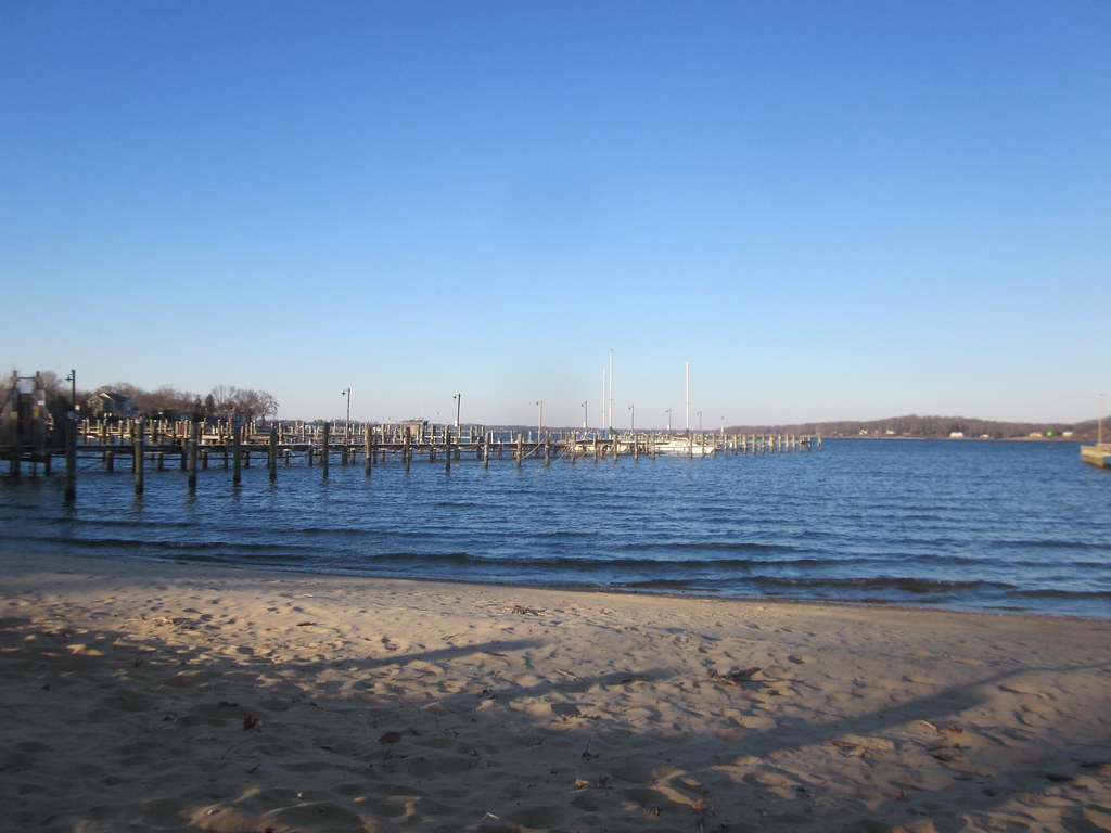 Magothy River Looking roughly North from a community beach… Flickr