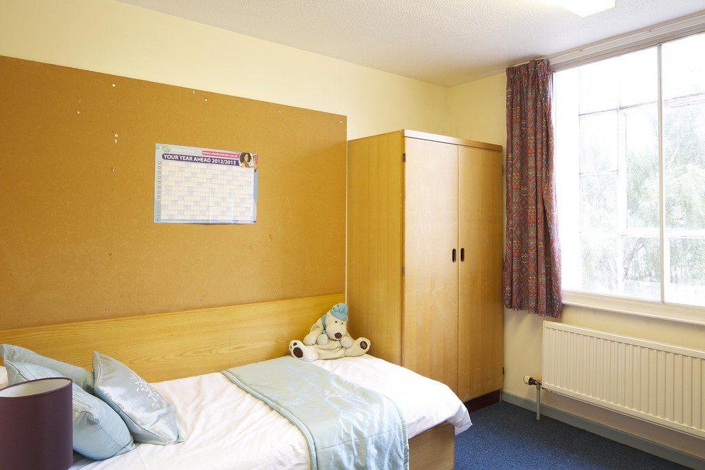 Simpsons Bedroom Details Flats of 3 to 12 en suite rooms … Flickr