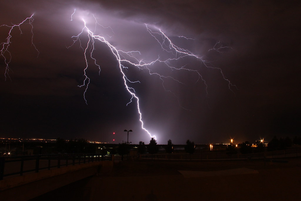 Lightning Strikes outside Albuquerque Lightning bolts as v… Flickr