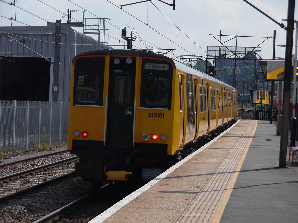 NR 313121 Hornsey Network Rail Class 313, 313121 passing… Flickr