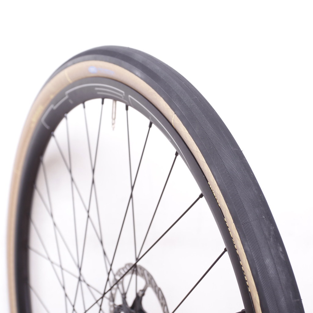 COMPASS CYCLES / Loup Loup Pass / 650b x 38 / Extralight Flickr