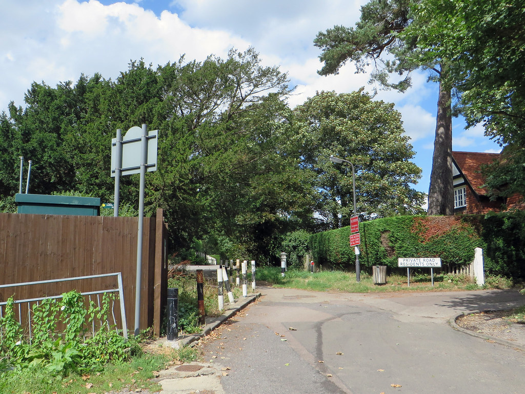 Hillingdon (Potter Street Hill, 134m) To the left Hillingd… Flickr