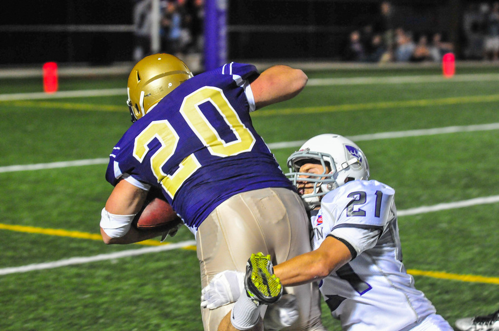 Football 2014 UNW Crown1494.jpg Channing Smith Flickr