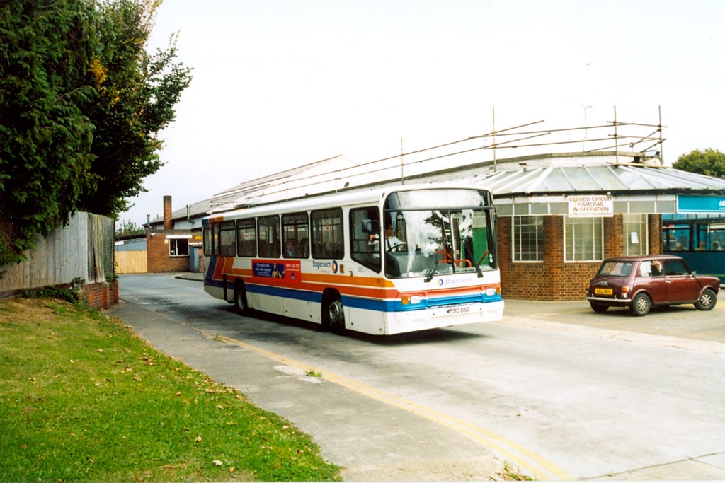 SOUTH COAST 700 M590OSO HAWKHURST 110400 David Beardmore Flickr