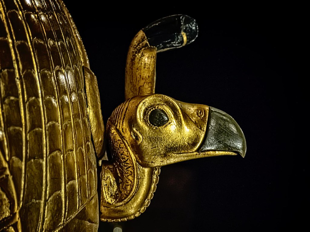 Closeup of the uraeus on the brow of King Tutankhamun's go… Flickr