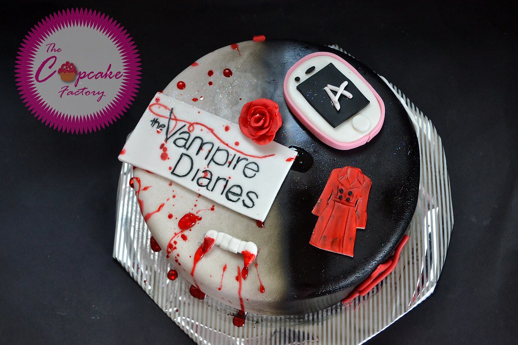 Vampie diaries and pretty little liars cake a photo on Flickriver