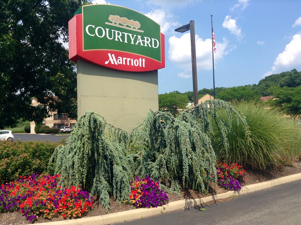 Marriott Courtyard Marriott, Cromwell, CT 8/2014 by Mike M… Flickr