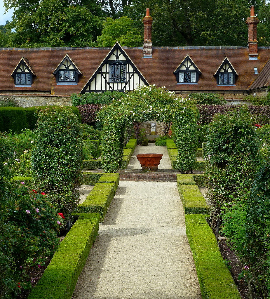 Loseley House Gardens The walled garden, based on a design… Flickr