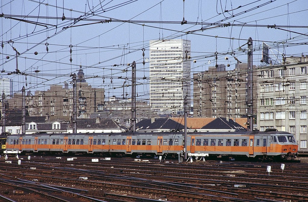 137.33, Brussel Zuid / Bruxelles Midi, 9 juli 1982 Flickr