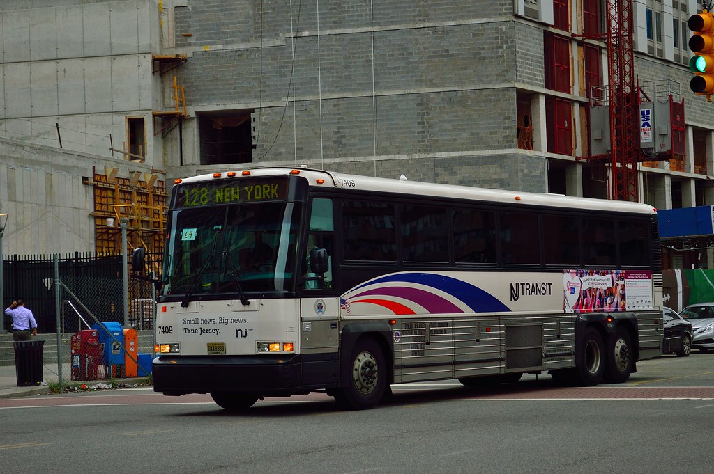 New Jersey Transit 2002 MCI D4000 7409 Operating on the 64… Flickr