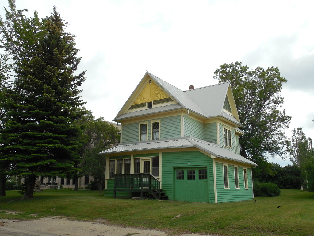 A Green House McClusky, North Dakota across from the court… Jimmy