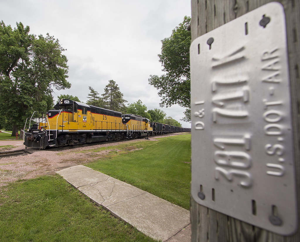 Dakota & Iowa Working the Loader; Dell Rapids, SD Unfortun… Flickr