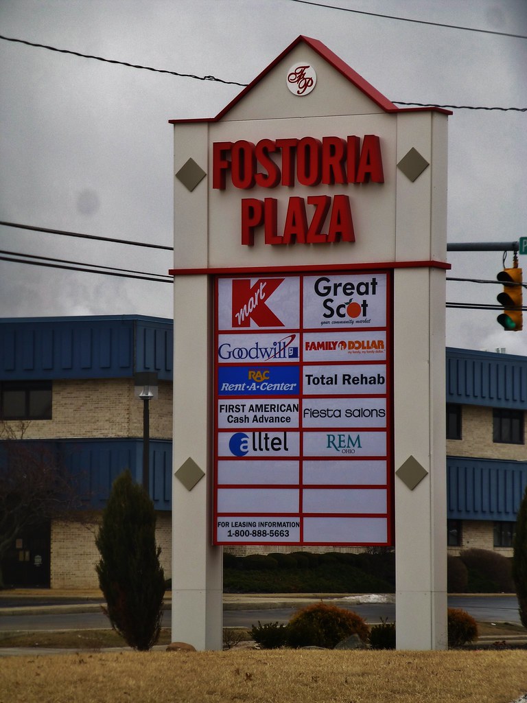 Fostoria Plaza This shopping center on the north side of F… Flickr