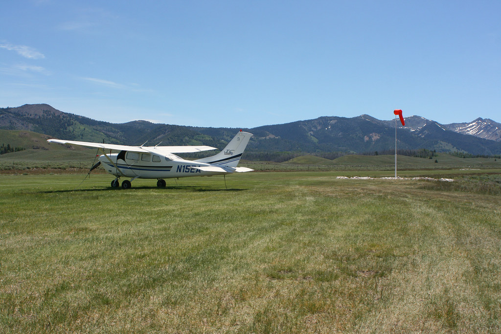 IMG_9245 A Cessna 206H at Smiley Creek Airport, Sawtooth N… Flickr