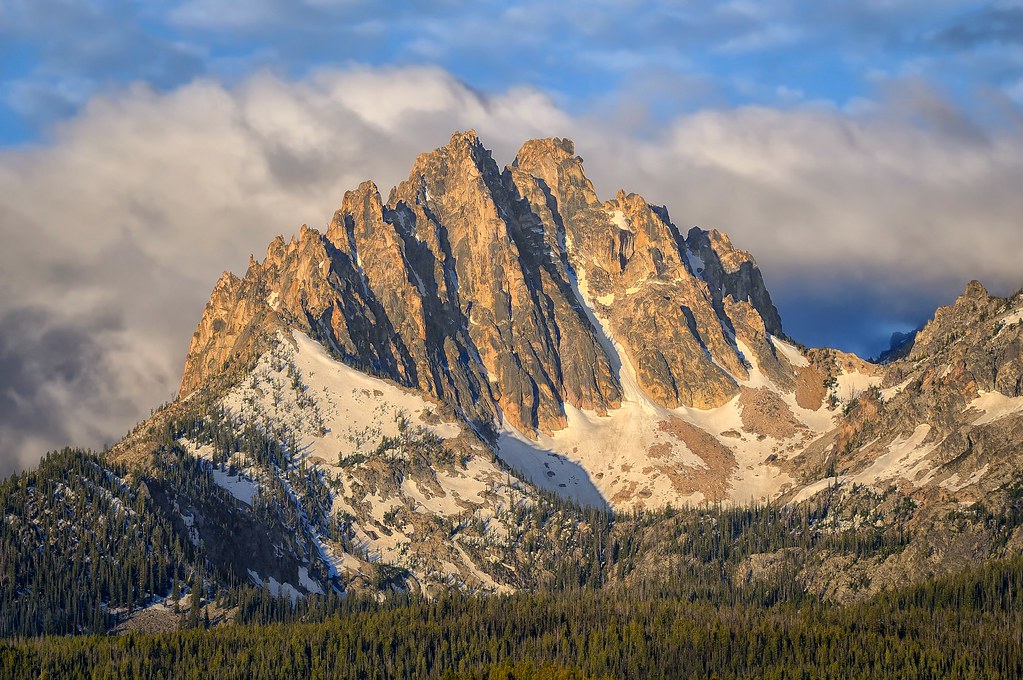 Mt. Heyburn Mt. Heyburn catches the first light of a new d… Flickr