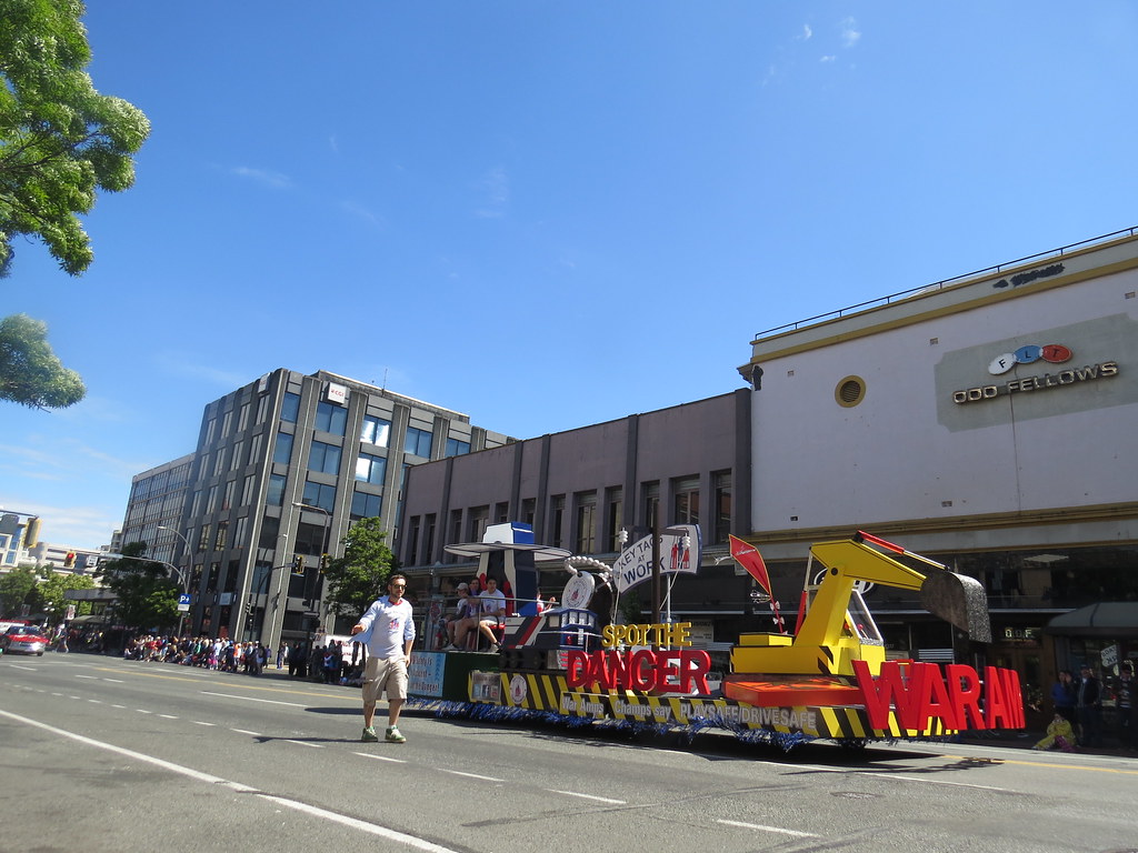 IMG_3098 Victoria Day Parade May 19, 2014 in progress Andy Nystrom