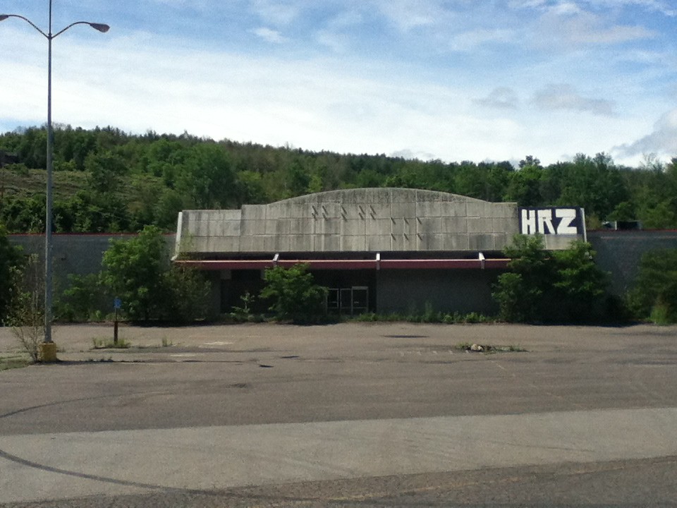 Abandoned KMart Coal Township, PA Taken 6/13/15 An aban… Flickr