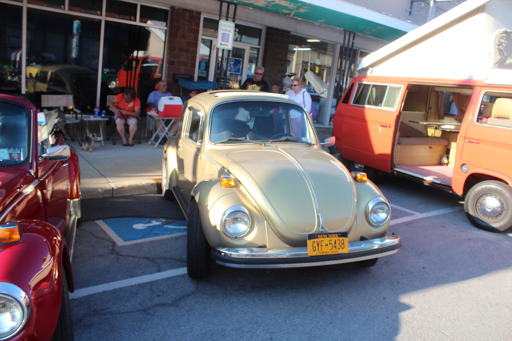 Akron Cruise Land Yacht 050 Weekly Cruise in Akron NY, thi… Flickr