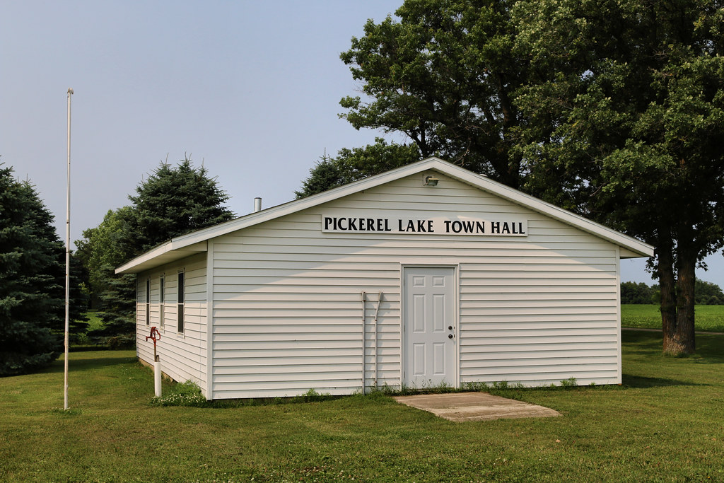 Pickerel Lake Town Hall rural Albert Lea, MN Was previou… Flickr
