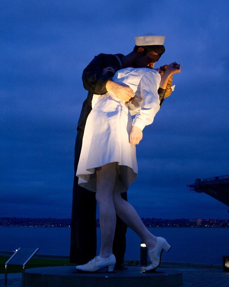 The Embracing Peace Statue, also known as the Kissing Sail… Flickr