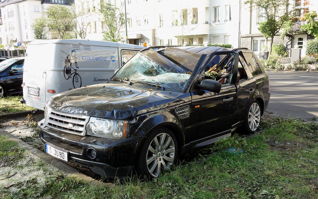 Damaged Range Rover Sport (200510) by Tree Opron Flickr