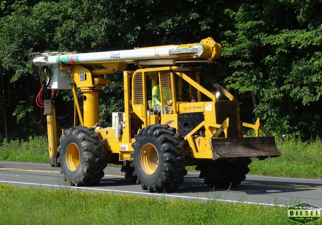All Terrain Bucket Truck Nelson Tree Service www.dailydi… Flickr
