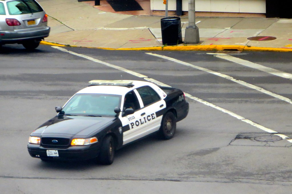 Utica PD 44, Busy Corner Utica NY Police car 44 turning fr… Flickr