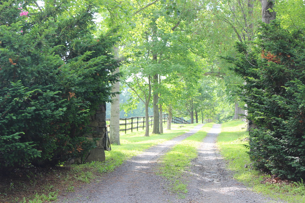 Upperville, VA entry Rock Cliff Farm Delaplane Grade Road.… Flickr