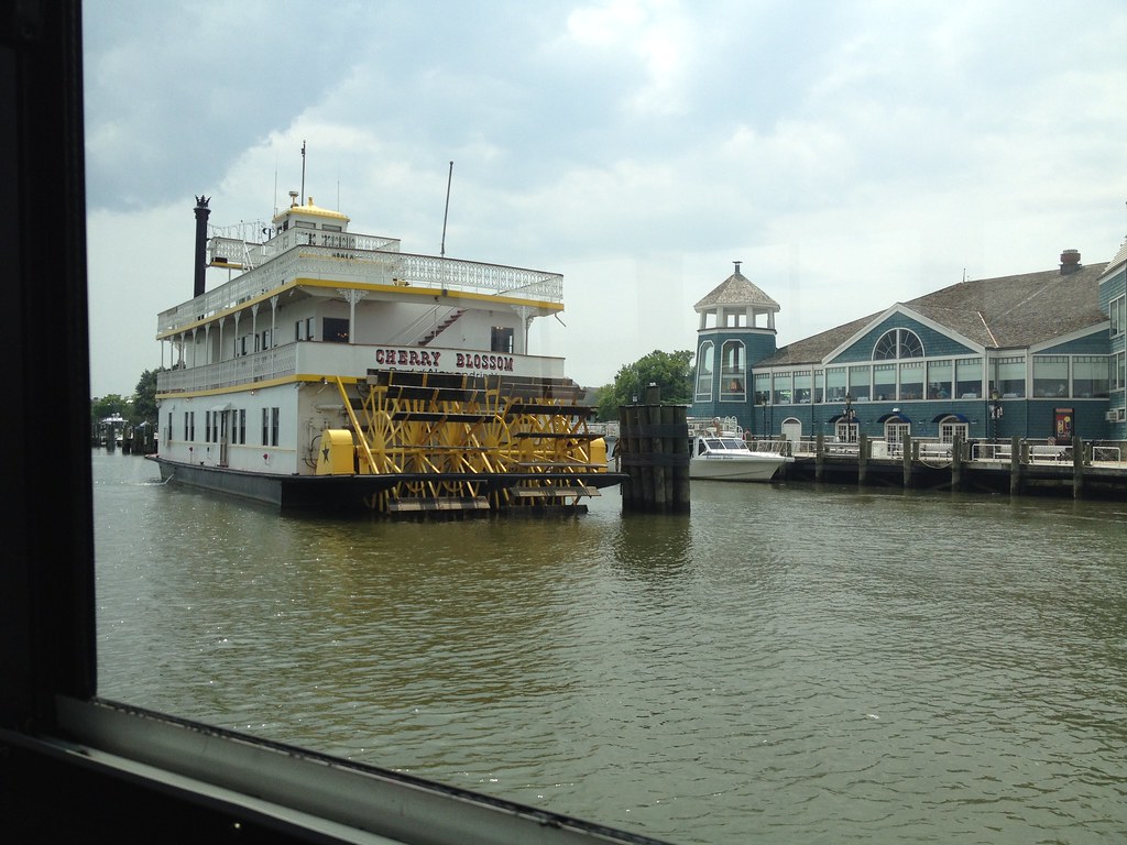 20140809_08_Alexandria_National_Harbor_water_taxi Flickr