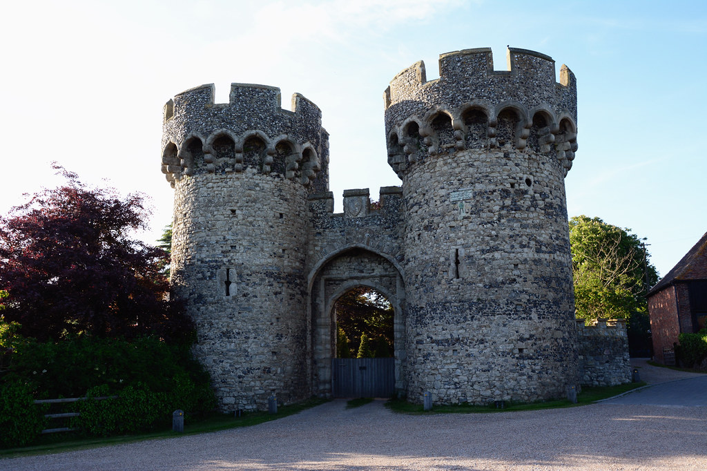 Cooling Castle The gatehouse to Cooling castle on the Hoo … Flickr