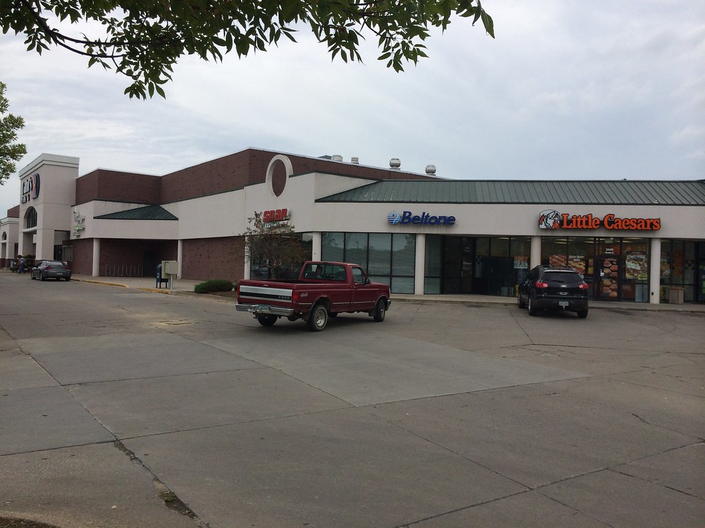 Dahl's (Formerly Albertsons) Eastwood Village Des Moines, Iowa