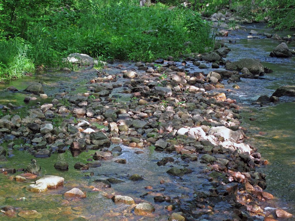 Otter Creek & gravel bar of Baraboo Quartzite clasts (Baxter Hollow