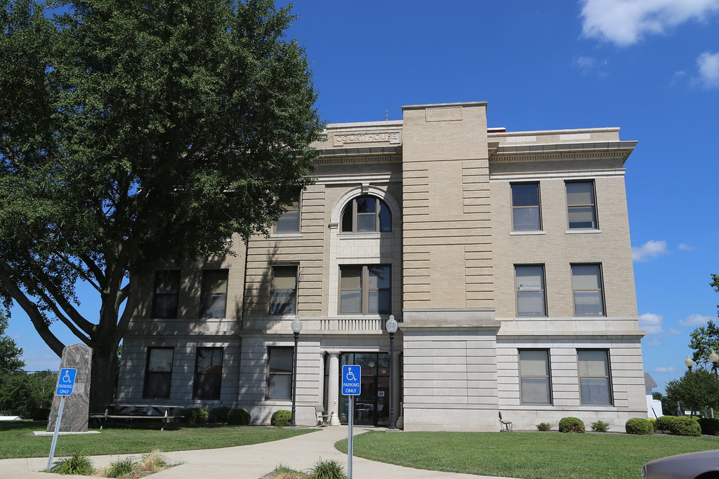 Linneus Missouri, County Courthouse, Linn County MO a photo on Flickriver