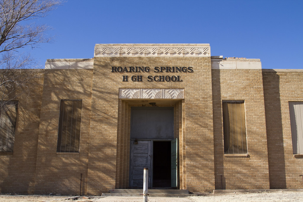 Roaring Springs High School The high school in Roaring Spr… Flickr