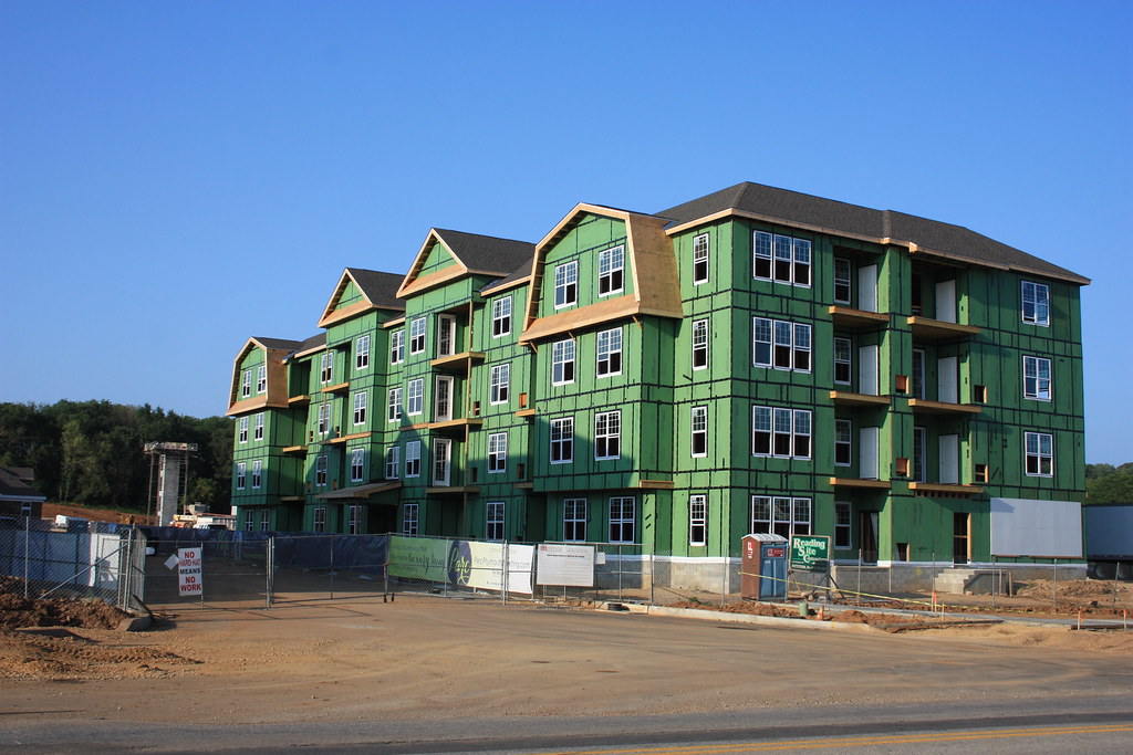 Apartments on Plymouth Road ParcPlymouth Apts under constr… Flickr