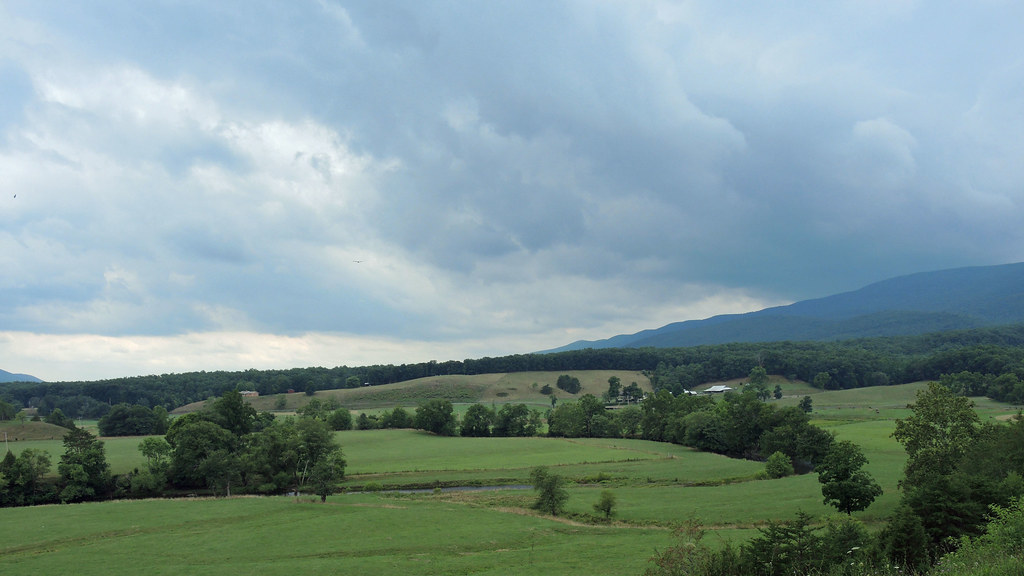 Front Moving In Some weather coming over Potts Mountain to… Flickr