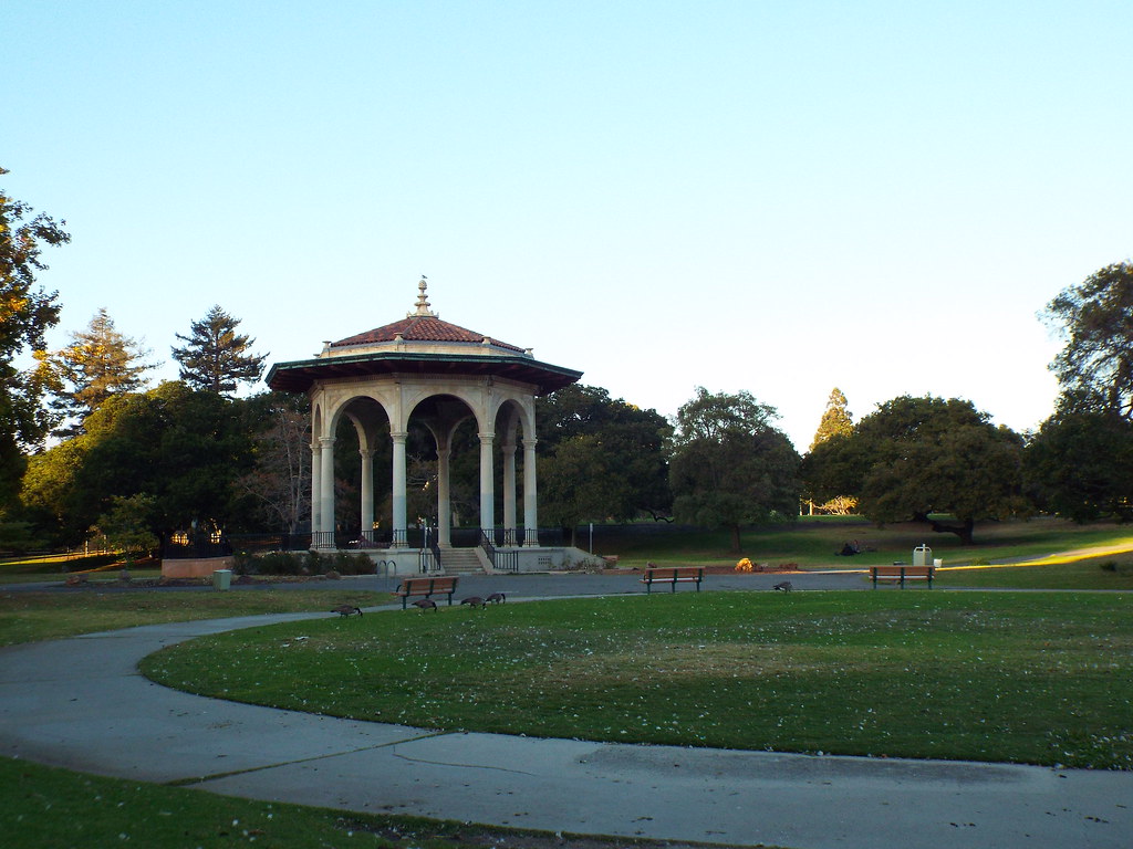 Gazebo Lakeside Park, Lake Merritt MajorMalfunction Flickr