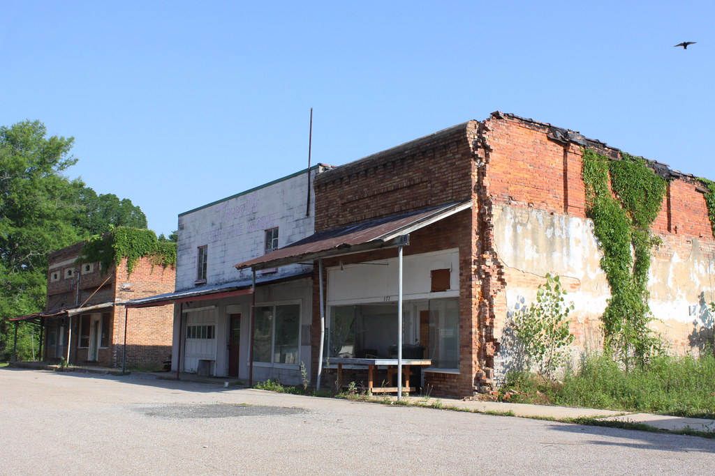 Hollow Rock, TN Main Street Hollow Rock is a small town in… Flickr