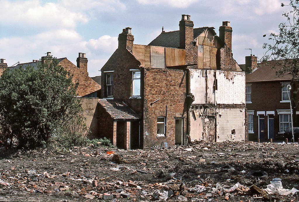 Whitmore Reans, Wolverhampton, May 1984 Codemned houses, p… Flickr