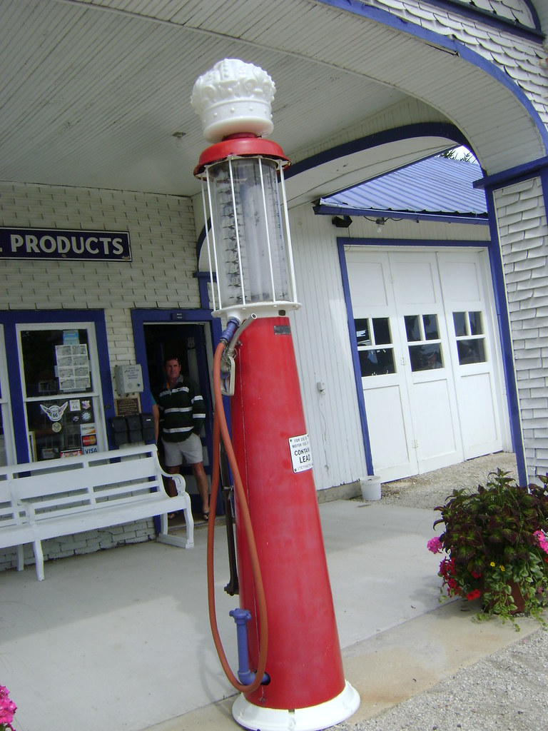 A former gas station along Route 66 Sharon Burkhardt Flickr