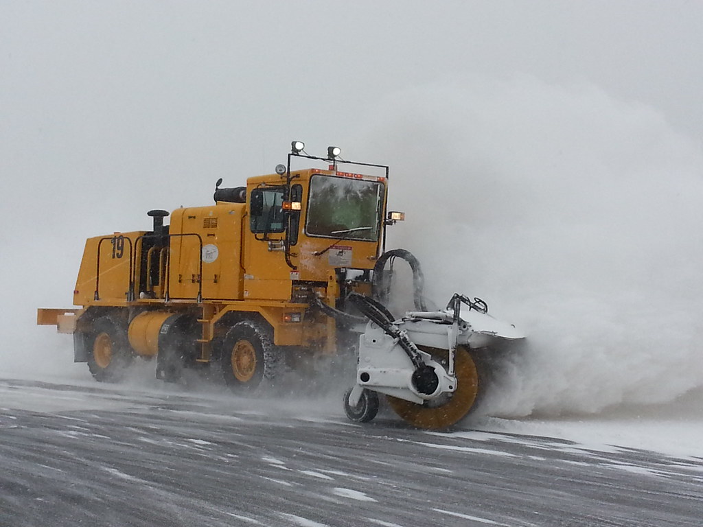 Oshkosh, Oshkosh H series, airport snow removal, MB Broom,… Flickr