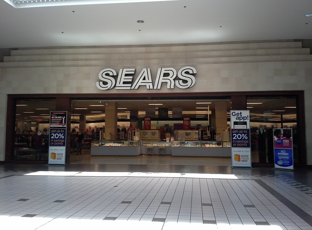 Sears mall entrance Sears anchors the north end of The Mal… Flickr