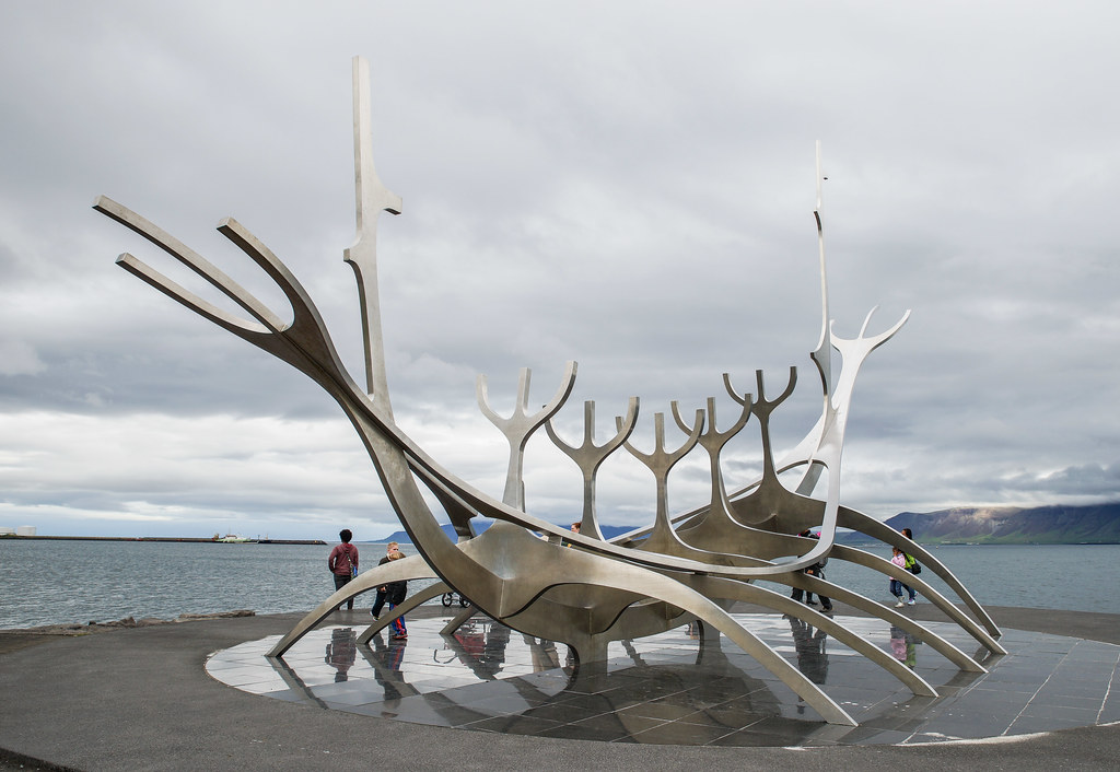 Viking boat statue 20140721_141738 Viikinkiveneen näkö… Flickr