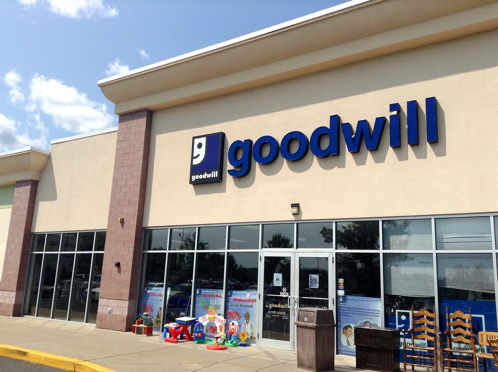 Goodwill Store Goodwill Store, Rocky Hill, CT, 8/2014 by M… Flickr