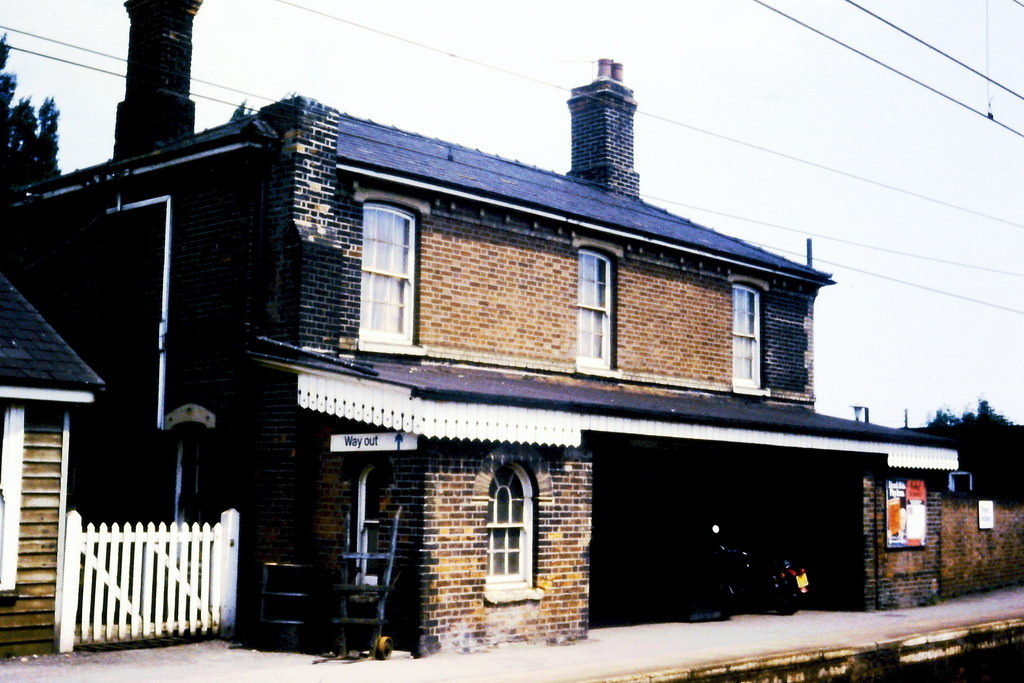 ThorpeleSoken station, 29 Jun 1980 Platform buildings midgpee