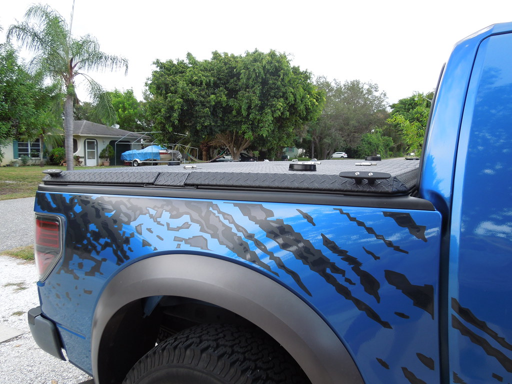 Black DiamondPlate Bed Cover on Ford Raptor A black DIamo… Flickr
