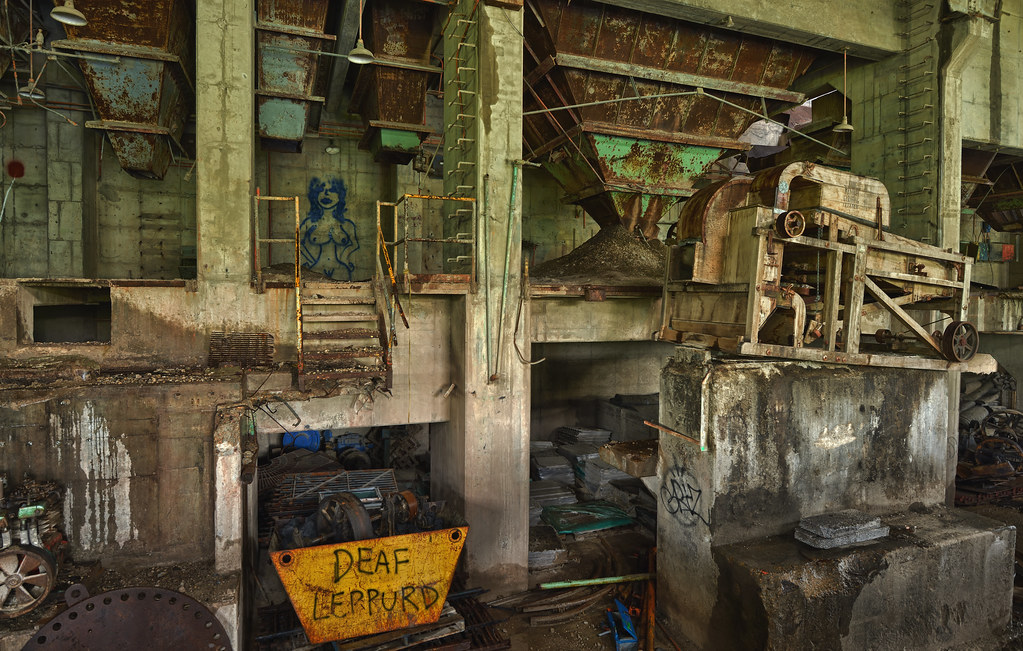deaf leppurd Cement Land. St. Louis, Missouri. tourist41 Flickr