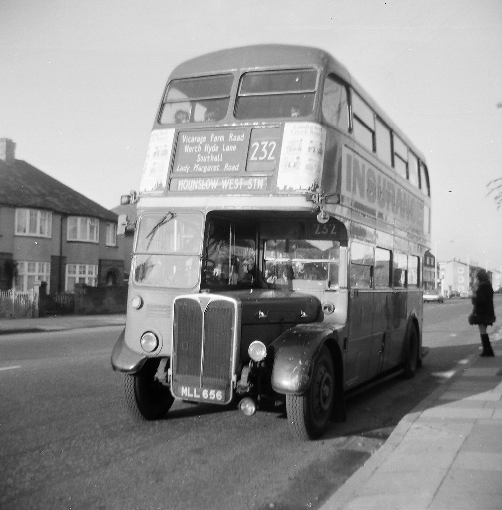 RT2909 (MLL656) on Route 232 in Lady Margaret Road, Southa… Flickr