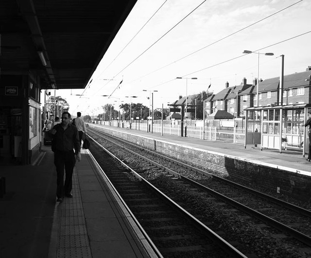 Mill Hill Broadway Train Station, Mill Hill, London NW7, 5… Flickr